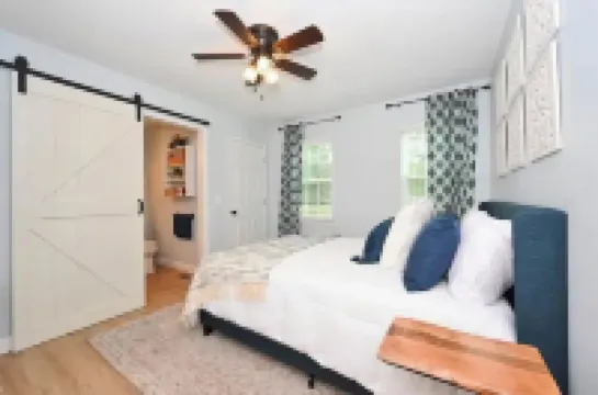 Relax at the Blue Bird - 2Bd/2BA + Easy Parking