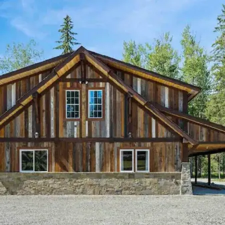 Peaceful cabin overlooking meadow with hot tub