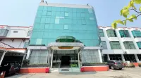 Hotel Huswah Airport Hotell i Desa Kalideres