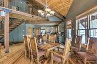 Beautiful Eureka Cabin Rental on Golf Resort! - Parking