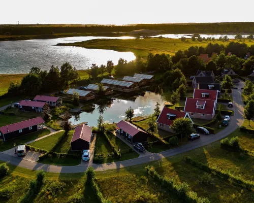 Pondside Stay w/ Kitchen Hotels in Bant
