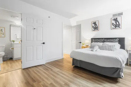 Well Appointed Apartments W Full Comfort Отели рядом с Аэропорт Рональд Рейган