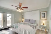 Front Row Beachfront Long Beach Getaway - 4-Star