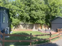 Updated 2-bedroom 1bth apartment near downtown Lafayette with WiFi, AC Hotels in Lafayette