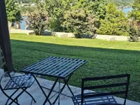 NEWLY REMODELED TABLE ROCK LAKEFRONT RESORT-POOL-FUN-LAKE ACCESS