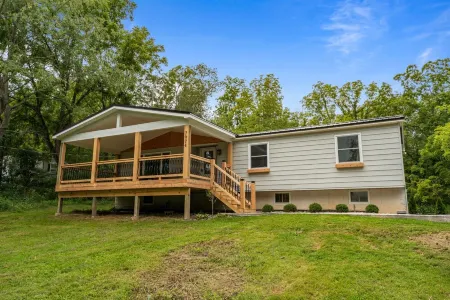 3-bedroom cottage with private dock on Cayuga lake