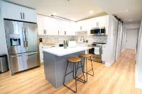 Family-Friendly Oasis Near Top Attractions - Chic & Stylish