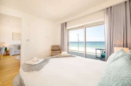 GuestReady - Golden sea view retreat