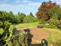 Maison de Ville, Jardin. 5 Chambres, 3 Salles de Bains, Cuisine et 2 Salons Hotels in Toulon-sur-Arroux