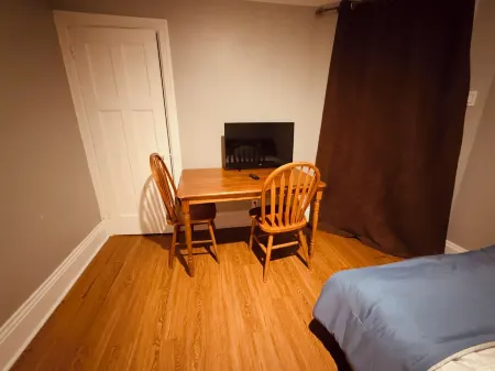 Cozy On Downtown Hamilton Отели рядом с достопримечательностью «Колледж Мохок»