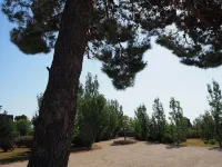 House with garden, basketball, tennis. Close to the sea and the mountain. Families