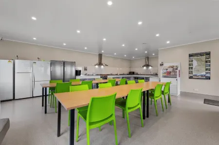 Fitzroy Beach Holiday Park Отели рядом с достопримечательностью «Те-Рева-Рева»