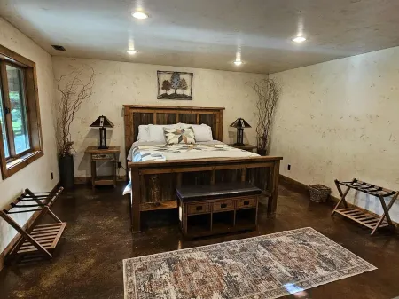 Rustic Riverside Ranch Getaway Отели в г. Карбон Каунти