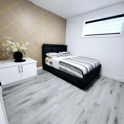 Welcome to this cozy 2 bedroom brand new home nestled in the beautiful Nisku are Các khách sạn ở Nisku