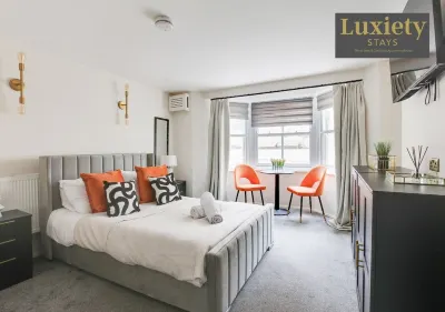 Gorgeous & Chic Studio City Centre High Street by Luxiety Stays Hotels near Westcliff