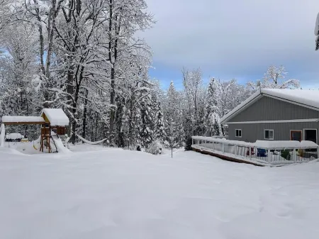 Cozy Rosseau Cottage