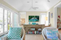 Waterfront House located in Schooner Bay, Abaco Hotels in Schooner Bay