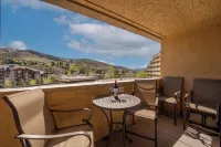 Cozy 1-bedroom apartment in enchanting Avon with WiFi, fitness room, and more!