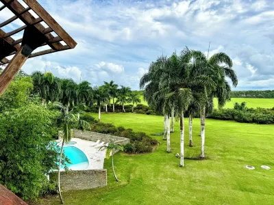 Elegant penthouse w/ stunning view over Dye Fore Golf & close to Altos de Chavón Hoteles en 
