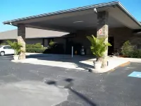 Crystal Cove Riverfront Resort