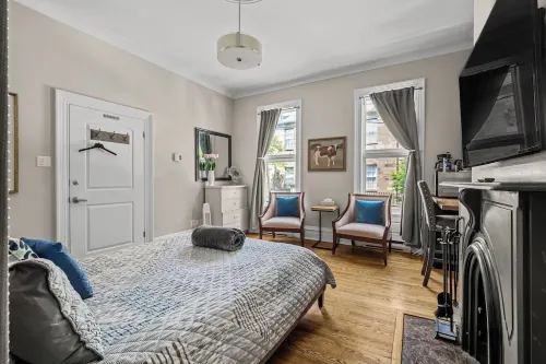 Blue George Suite Historic DT