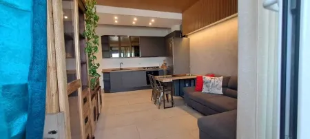 FORMIAE Hsg - PANORAMIC CENTRAL Holiday Home - WITH CAR PARKING IN BOX (NO SUV)