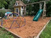 Charming 3-bedroom home in Mt Pleasant near colleges, Casino and children parks Hotels in Mount Pleasant