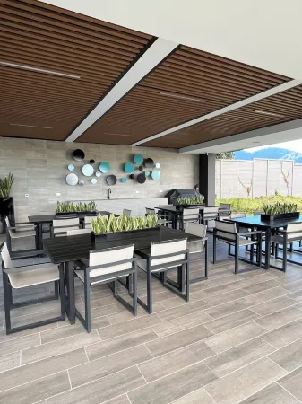 Antigua Guatemala 10 minutes Drive ,3-bedroom full apartment , Отели в г. Санта Лусия Мильпас Альтас