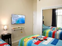 Charming , 2 bedroom , 1 bath and full kitchen, retreat with pool Hotels near Give Kids The World Village