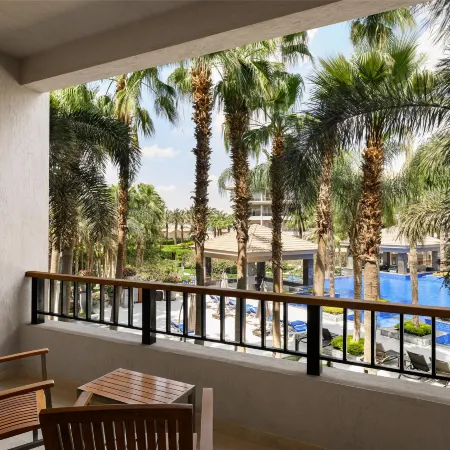 Dusit Thani LakeView Cairo