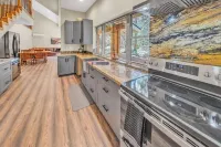 Sedona Luxury New Lodge, on Oak Creek!