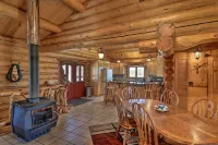Exquisite Log Home with Lander Valley Views! - 3-Sterne