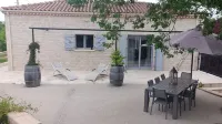 Domaine Anges et Oiseaux 2 to 10 people فنادق في Saint-Paul-de-Loubressac
