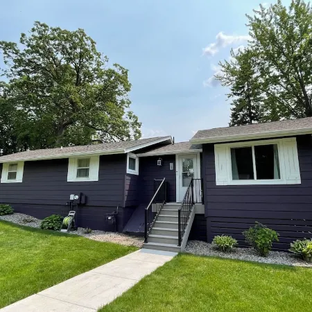 Willow Cove Cottage - A Serene 5-Bedroom House on Pleasant Lake in Annandale, MN