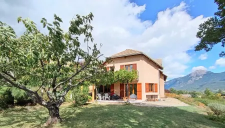 Spacious apartment with magnificent view and terrace, on the 1st floor of a villa.