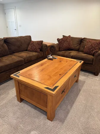 Spacious 4-bedroom apartment in charming Tropic with WiFi, AC Отели рядом с достопримечательностью «Рабис Хорсбек Адвенчерс»