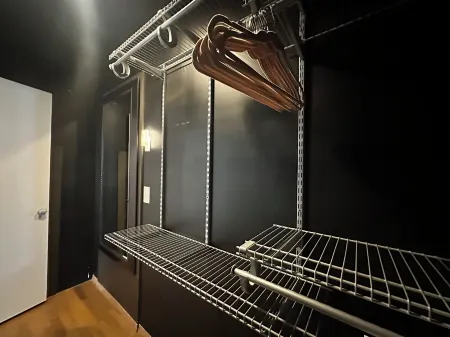 Private King Suite in Renovated Church – Cozy, Clean & Modern Stay in Cass City Отели в г. Tuscola County