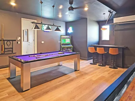 Pool & Spa, Sauna, Game Room, Firepit, BBQ, Epic Lakeside and Mountain Views