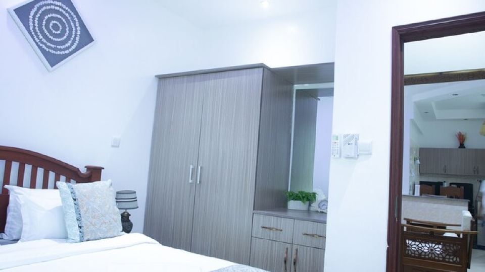 A modern & homely apartment with free parking , wifi & pool.
