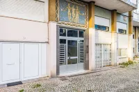 Lindo Apartamento a 10 Minutos de Lisboa com Explêndidas Vistas Sobre o rio Tejo Hotels near 25 de Abril