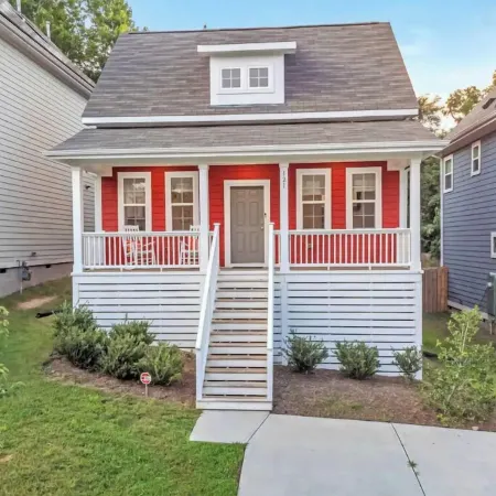COZY SUN FILLED HOME / MODERN VILLA NEAR DOWNTOWN
