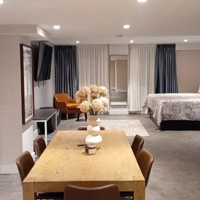 ROSE HOTEL BRONX Hotels near Millbrook Park