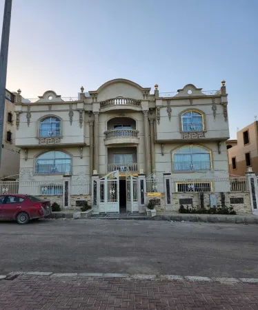Luxurious 13-bedroom villa in phenomenal location in El Sheikh Zayed City. Отели рядом с достопримечательностью «Zed Park Zayed»