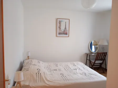 Quiet family home 10 minutes walk from the sea Отели в г. Долю-д'Олерон