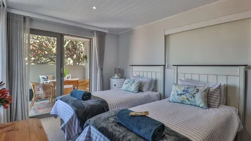 Unique stylish downtown room *near Beach* walk to*The Point*