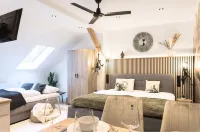 BaliApartment, kitchen, parking lot, 24h digital check-in, Wlan 150MBit Hotels in Hof