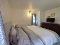 Quiet & Quaint 2 Bedroom 1 Bath with Yard Hotels in Fort Lee