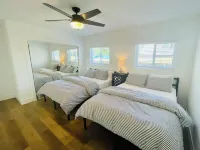 Modern Farmhouse, Lakefront Oasis Hotels in Nice