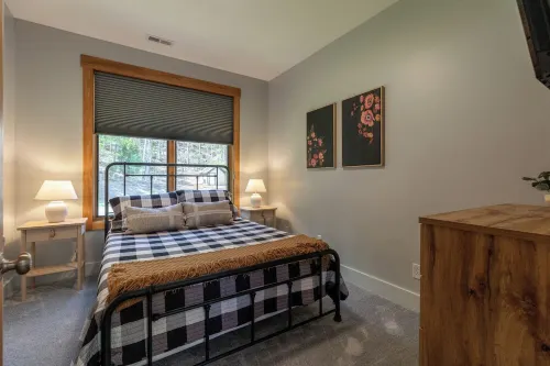 Cozy Retreat Close to Lake James!