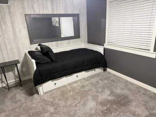 Fun, Cosy, Theater Basement!